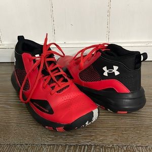 Under Armour Boys 6.5 basketball shoes